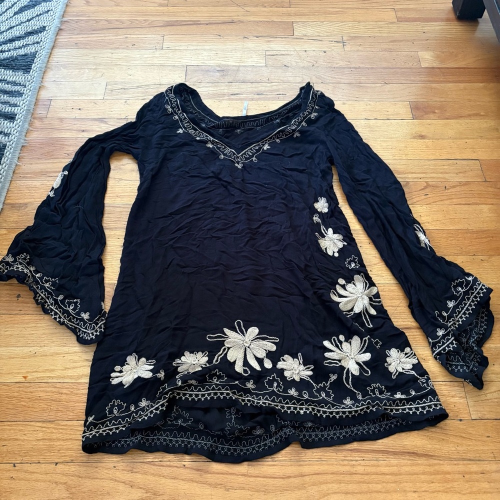 Free People Black Floral Embroidered Tunic Size XS